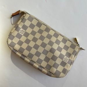 Louis Vuitton - Pochette Accessoire in Asur (Authentic)